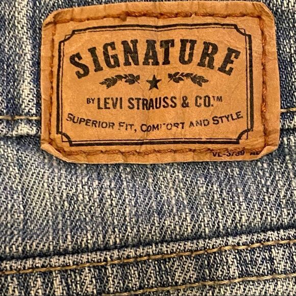 Signature Levi Blue Denim Shorts - Picture 9 of 10
